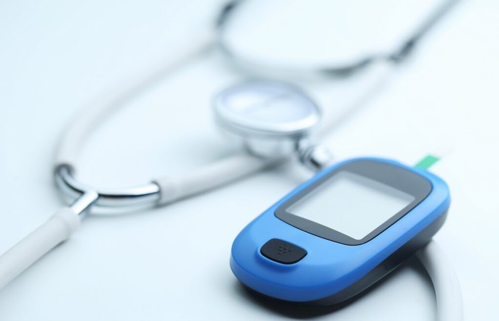 O glucómetro axudará a determinar o nivel de glicosa no sangue, controlando o curso da diabetes mellitus
